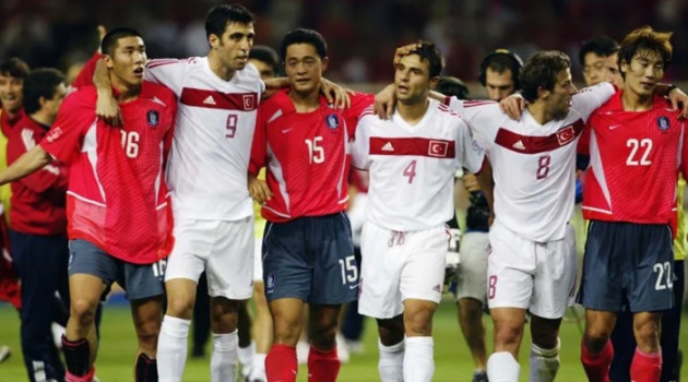 Lịch sử ĐT Thổ Nhĩ Kỳ: World Cup 2002 và mốc son chói lọi nhất