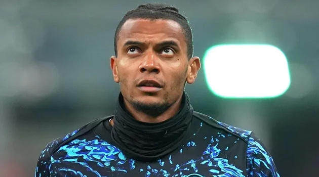 Pha xử lý nghiệp dư của Akanji bóp nghẹt Inter