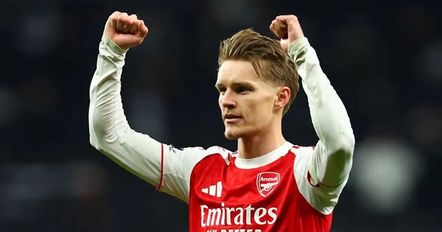 Odegaard cam kết ở lại Arsenal