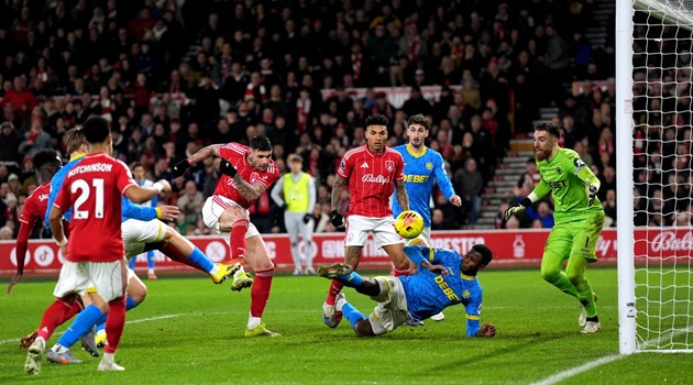 Forest lâm nguy vì phung phí 66 cú dứt điểm