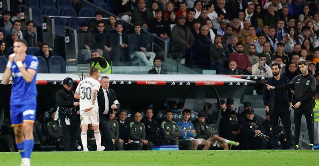 Mastantuono tự hủy tương lai tại Real bằng thẻ đỏ