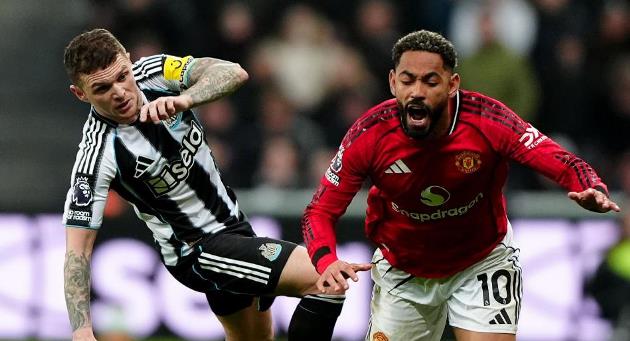 Chơi hơn người, Man Utd vẫn thua đau Newcastle phút bù giờ