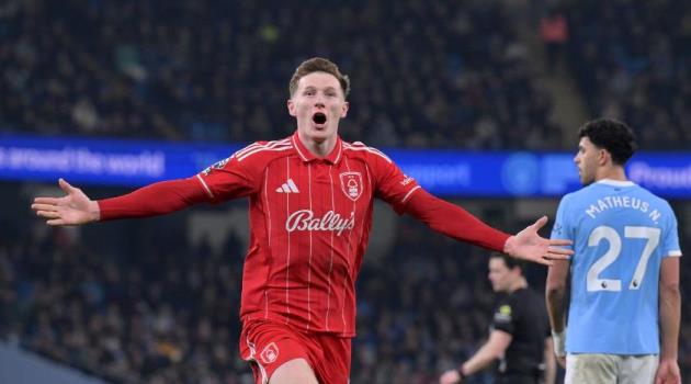 Elliot Anderson là người được chọn hay kẻ cướp ngôi vương Man City?