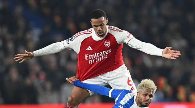 Gabriel ngưỡng mộ Saka sau cột mốc 300 trận