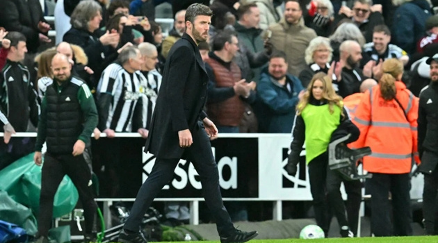 Đã đến lúc Michael Carrick dùng máy sấy tóc để cứu vãn Top 4