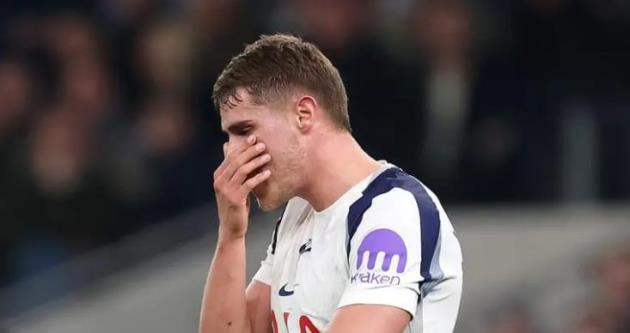 Màn tự sát của Tottenham và bóng ma xuống hạng đang hiện về