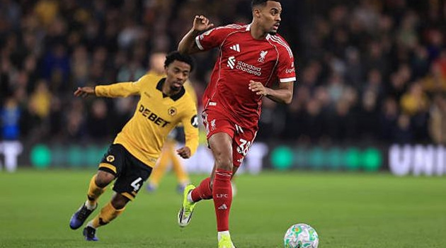 Arne Slot chỉ ra cách các đối thủ đang bắt bài Gravenberch