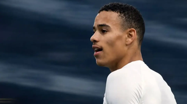 Greenwood mâu thuẫn sếp lớn, tính đường sang Ả Rập