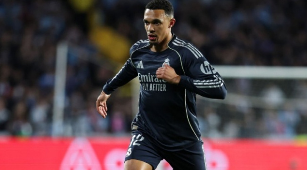 Fan Real phẫn nộ với khả năng phòng ngự của Alexander-Arnold