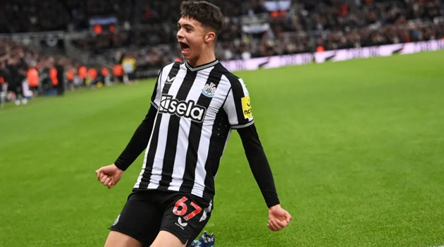 Newcastle mất Lewis Miley trong đại chiến với Man City và Barcelona
