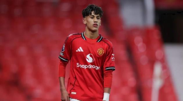 Quá nhỏ tuổi, thần đồng Man Utd không được đôn lên đội U21