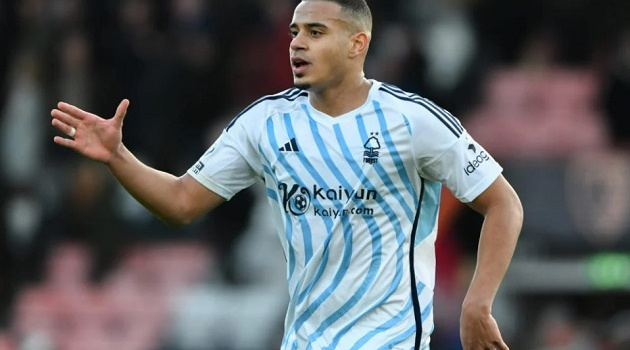 Liverpool chi 80 triệu euro tranh Murillo với MU