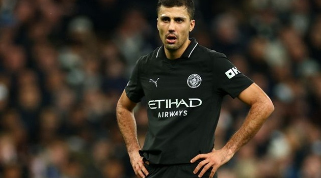 Mất 80.000 bảng, Rodri thoát án cấm thi đấu