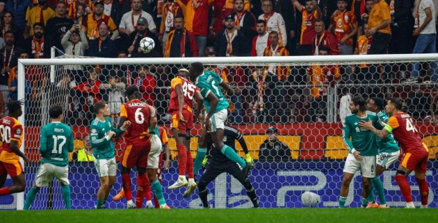 Arne Slot với sứ mệnh xóa bỏ lời nguyền Istanbul của Liverpool