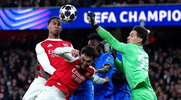 Người hùng cô độc Blaswich ngẩng cao đầu rời Emirates