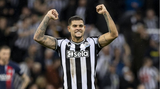 Hụt vé cúp châu Âu, Newcastle nguy cơ mất Guimaraes vào tay MU