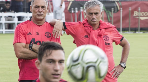 Cựu trợ lý MU qua đời, Mourinho nghẹn ngào tiễn biệt