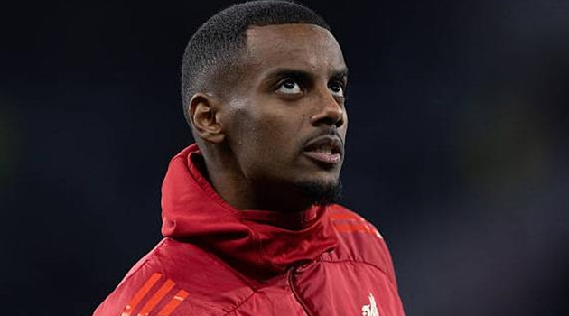 Arne Slot xác nhận Alexander Isak trở lại ở trận gặp PSG