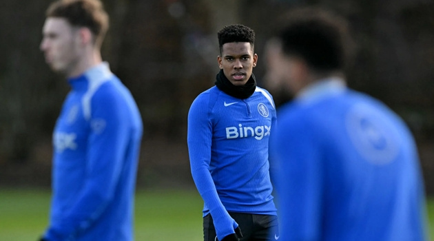 Estevao Willian phơi bày điểm yếu chí tử của hàng thủ Chelsea