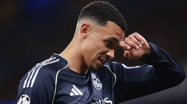 Gerrard giải mã lý do Tuchel bỏ rơi Alexander-Arnold