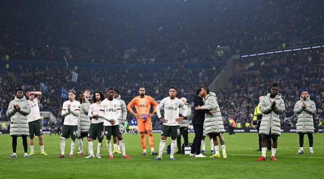Từ thủ môn đến HLV: 5 lý do khiến Chelsea phơi áo trước Everton