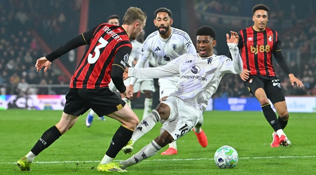 Alan Shearer chỉ trích trọng tài Anh sau trận hòa của Man Utd