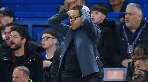 Huyền thoại bức xúc vì Rosenior đang làm rối loạn Chelsea