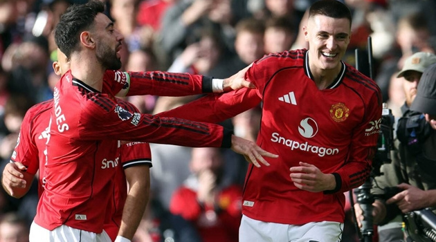 Hàng công Manchester United thăng hoa nhờ cuộc đua khốc liệt