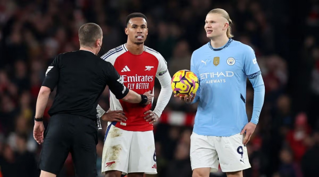 Trọng tài chung kết Carabao Cup bị cấm bắt trận Liverpool