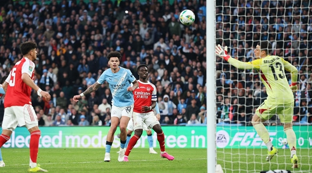 Kepa sụp đổ, O'Reilly lập cú đúp xé lưới Arsenal