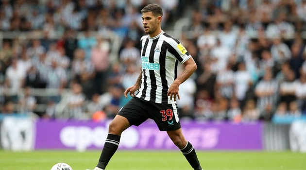 Tin đồn chuyển nhượng sáng 24/3: MU săn Davies, Guimaraes; Zidane dẫn dắt ĐT Pháp