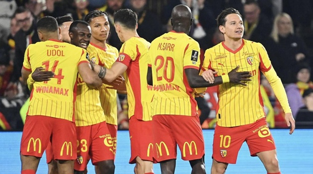 Đua vô địch khốc liệt, Lens từ chối hoãn đấu PSG