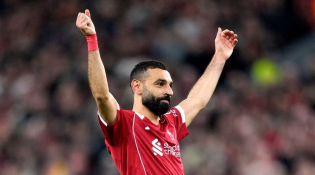 Carragher tuyên bố Salah vĩ đại hơn Ronaldo
