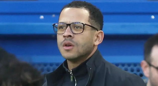 Gus Poyet minh oan cho HLV Rosenior sau 4 trận thua liền