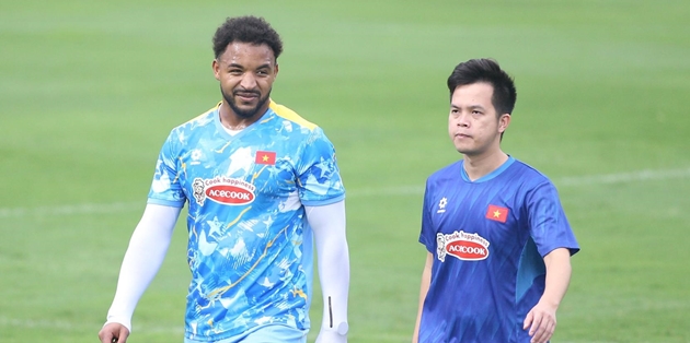 HLV Kim Sang-sik đón tin cực vui từ tiền đạo Xuân Son