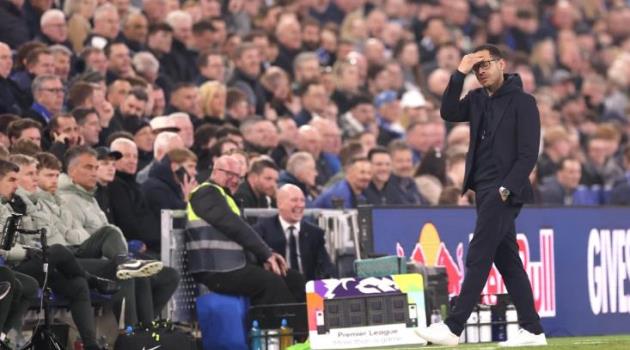 Từ canh bạc của giới chủ, HLV Chelsea hóa trò hề trên mạng