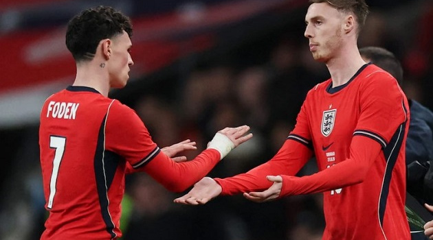 Chiếc áo Tam Sư đang dần quá tầm với Phil Foden