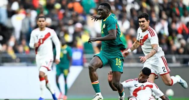 Senegal hạ Peru trong ngày diễu hành cúp thách thức CAF