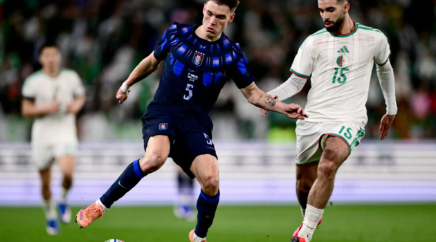 Ugarte tìm lại sự tự tin trước ngày về Ngoại hạng Anh