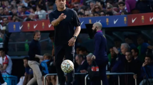 Hai tháng định đoạt thành bại của Hansi Flick tại Barcelona