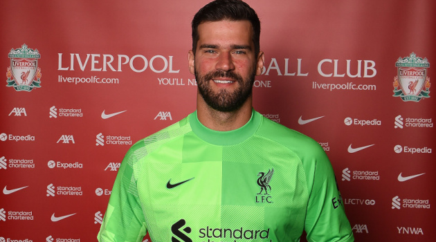 Ủng hộ Liverpool giữ Alisson, cựu danh thủ nghi ngờ Mamardashvili