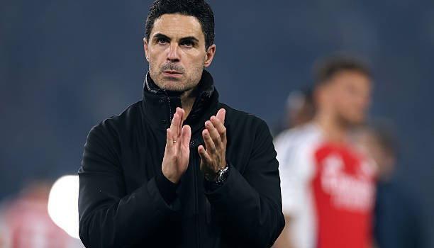 Vì sao CĐV Arsenal dửng dưng trước bão chỉ trích?
