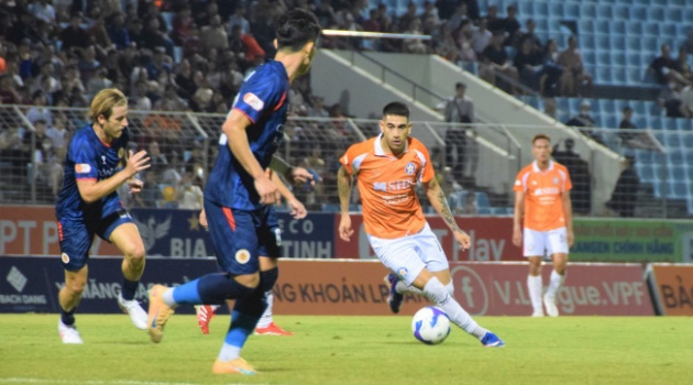 Điểm tin bóng đá Việt Nam 4/4: Đà Nẵng nhận án phạt nặng; Chảo lửa Quảng Ngãi gây sốt