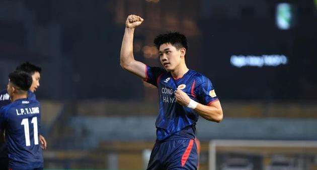 Điểm tin bóng đá Việt Nam 5/4: Đình Bắc chấm dứt 500 ngày tịt ngòi; Quang Hải rời sân bằng cáng