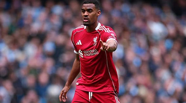 Lỗ hổng Gravenberch khiến hàng thủ Liverpool bị phơi bày