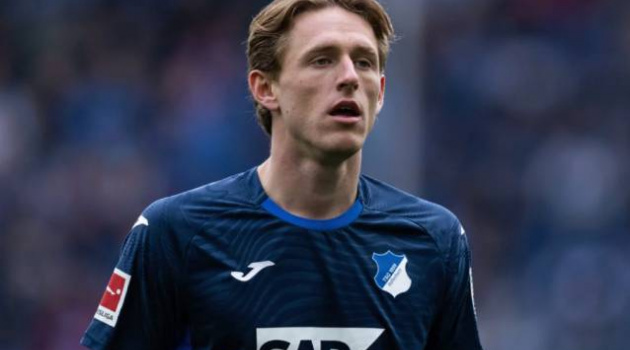 Giống Casemiro 96%, Wouter Burger lọt tầm ngắm MU