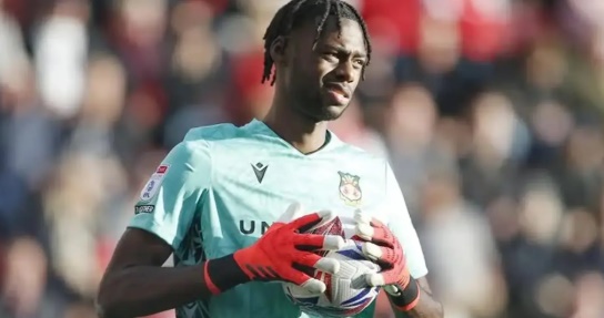 FIFA cấp phép cho cựu thủ môn Arsenal khoác áo Nigeria