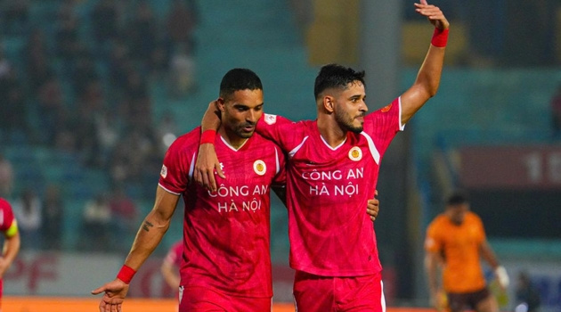 Những nút thắt kịch tính ở hai đầu bảng xếp hạng V-League