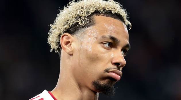 Arne Slot mạnh tay thay đổi tuyến giữa Liverpool sau trận thua PSG