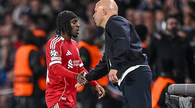 Arne Slot lấy gì để cứu vãn hy vọng Top 5 cho Liverpool?
